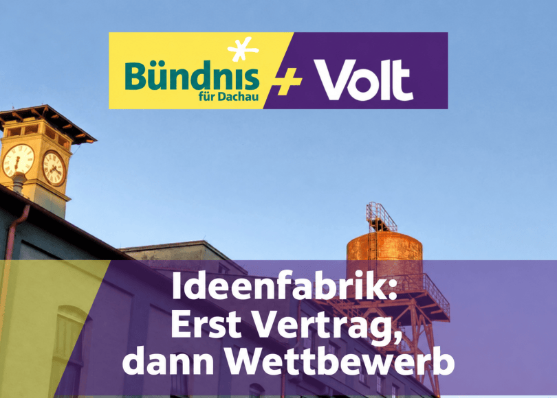 Historische Gebäude auf dem MD-Gelände in Dachau mit der Aufschrift „Ideenfabrik: Erst Vertrag, dann Wettbewerb“ und dem Logo Bündnis für Dachau + Volt.